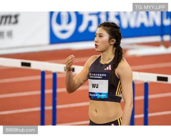 吴艳妮赛前涂指甲油的画面被拍到，这姐是来比赛还是走红毯？