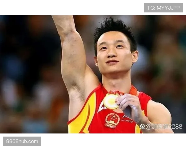 杨威练了个隐形健身房，连家里猫都看傻了啊这也太拼了吧！